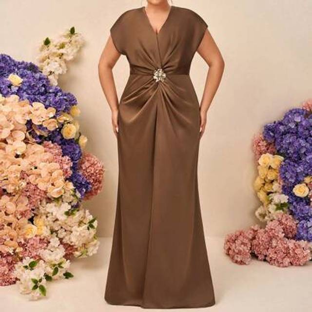 SHEIN Plus Size Elegant Romantic V-Neck Pleated Waist Metal Buckle Decor Short Sleeve Split A-Line Bridesmaid Dress, Coffee Color