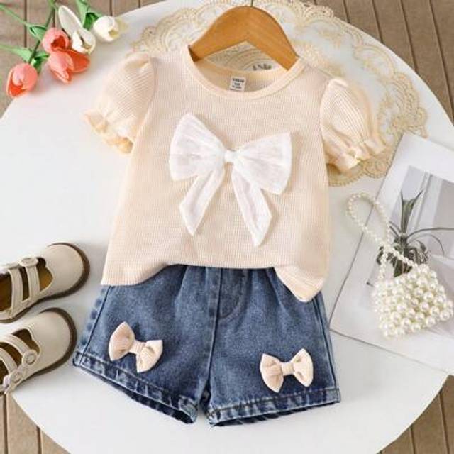SHEIN 2pcs/Set Baby Girl Spring&Summer Casual Style,Bowknot Decoration ,Short Sleeves Top&Short Jeans