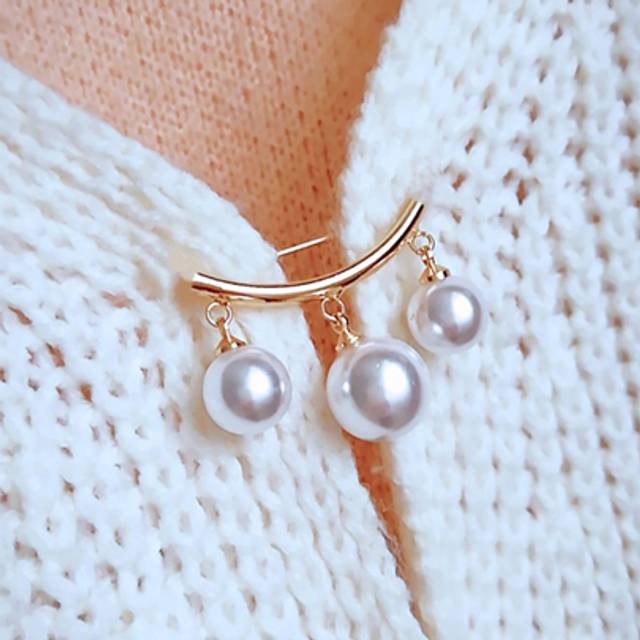 SHEIN 1pc Faux Pearl Decor Adjustable Anti Exposure Brooch