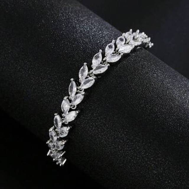 SHEIN 1pc Fashionable Cubic Zirconia Copper Inlaid Zirconia Women&#39;s Adjustable Silver Color Bracelet, Daily Wear