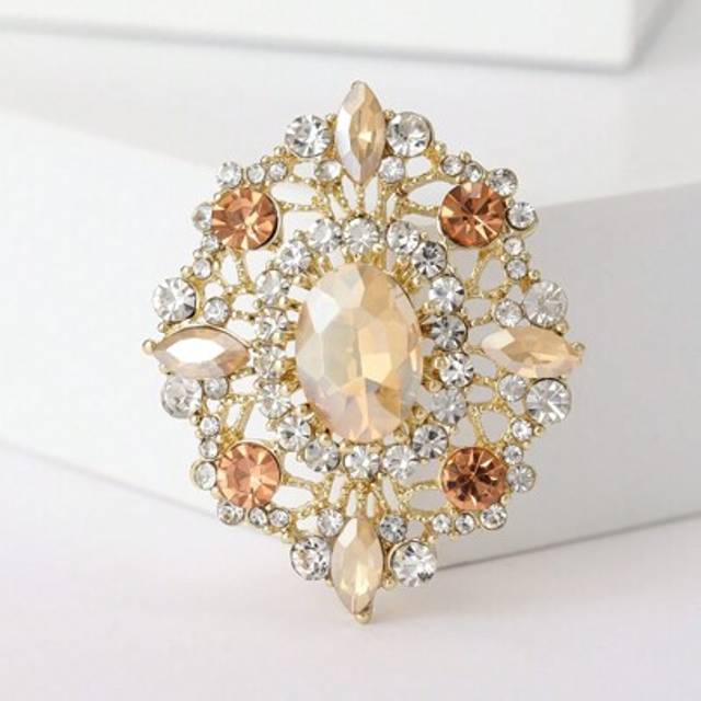 SHEIN 1pc Fashionable Palace Style Rhinestone Flower Brooch Pin For Lady, Casual Clothing Accessory And Gift Valentines,Mom,Mother,Mother&#39;s Day,Gift