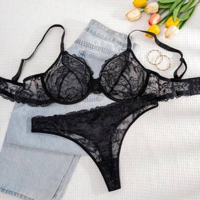 SHEIN 1pc Plus Size Women Solid Color Lace Padded Lingerie Bra And Panty Set