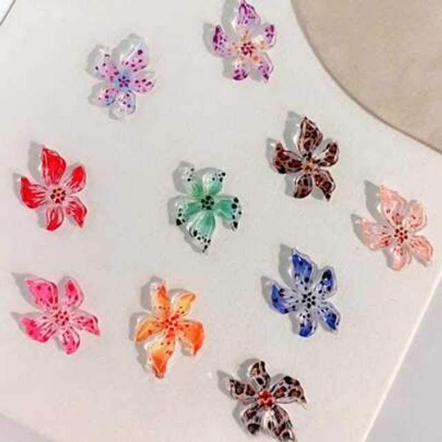 SHEIN 20PCS 3D Soft Carved Ice Crystal Resin Lily Flower Nail Charms,Odorless, Unscented Nail Art Decorations For DIY Crafts And Nail Salon Supplies
