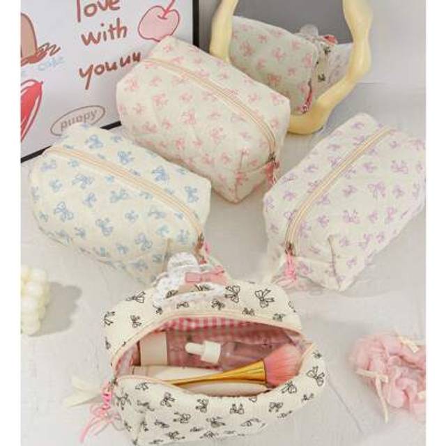 SHEIN 1Piece Quilted Handle Makeup Bag Small Quilted Cosmetic Bag Cute Bow Design Makeup Pouch Makeup Bag Aesthetic Travel Toiletry Bag Organizer Makeup Bru