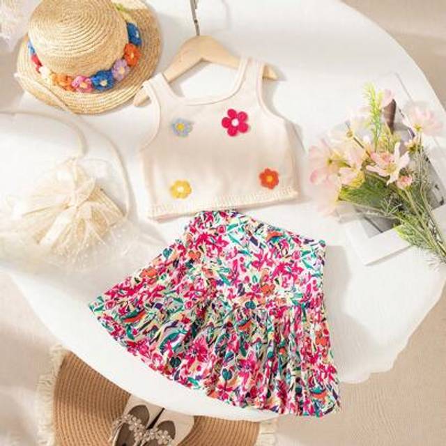 SHEIN Young Girls Lightweight Summer Knit Waffle Crochet Flower Decor Loose Top And Ditsy Floral Flared Skirt 2 Pieces Set
