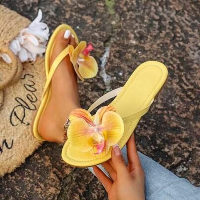 SHEIN 2025 New Summer Creative Korean Style Butterfly Orchid Flower Flip Flops, Purist Simple Design, Versatile Beach Holiday Flat Sandals