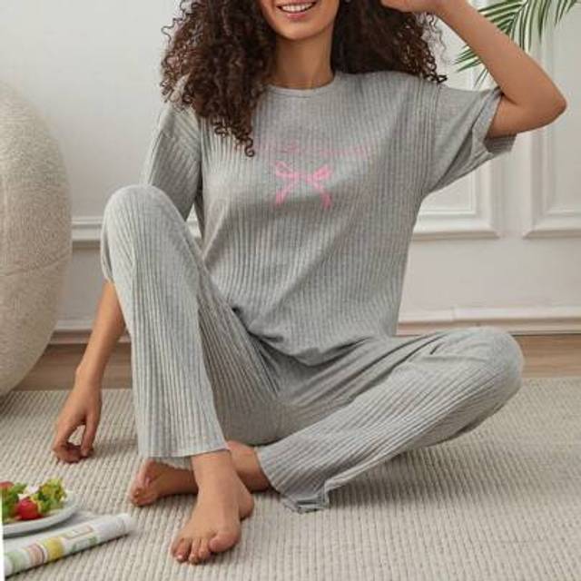 SHEIN Women 2 Pcs Contrast Colour Slogan With Bow Pattern Homewear Lounge Set