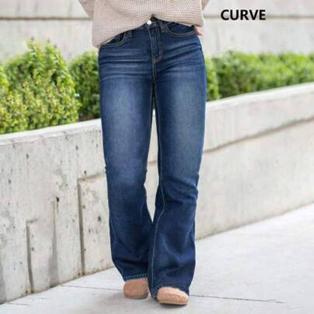 SHEIN Plus Size Women&#39;s Stretchy Flare Jeans, Long Slim Leg, Versatile For Commuting, Summer