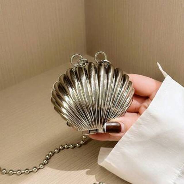 SHEIN Designer Pearl Chain Women&#39;s Crossbody Bag Metal Shell Mini Shoulder Bag Purse Lipstick Bag