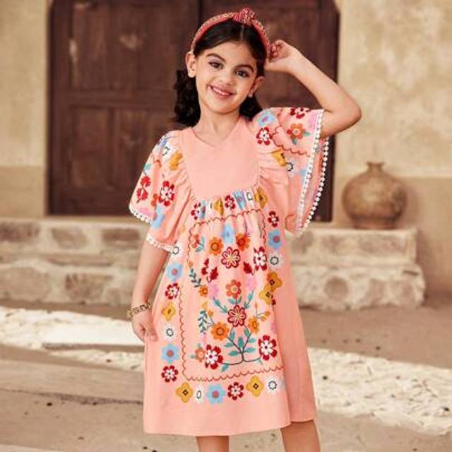 SHEIN Young Girl Casual Matching Mother-Daughter V-Neck Short Sleeve Dress With Flower Pattern And Lace Hem Decoration,Suitable For Spring And Summer, Perfe