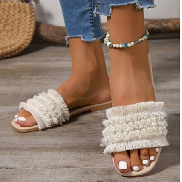 SHEIN 1 Pair Fashion Elegant Vacation Fringe Flat Sandals For Women, Beach Summer Shoes With Pearls, Indoor Slippers, Knitted Upper, Soft Midsole, Travel &