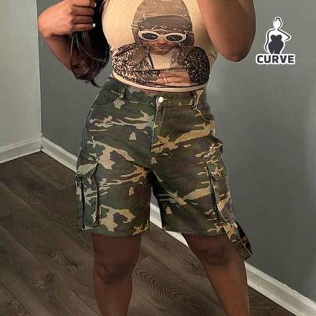 SHEIN Plus Size Women Camouflage Multi Pocket Loose Straight Leg Cargo Denim Shorts