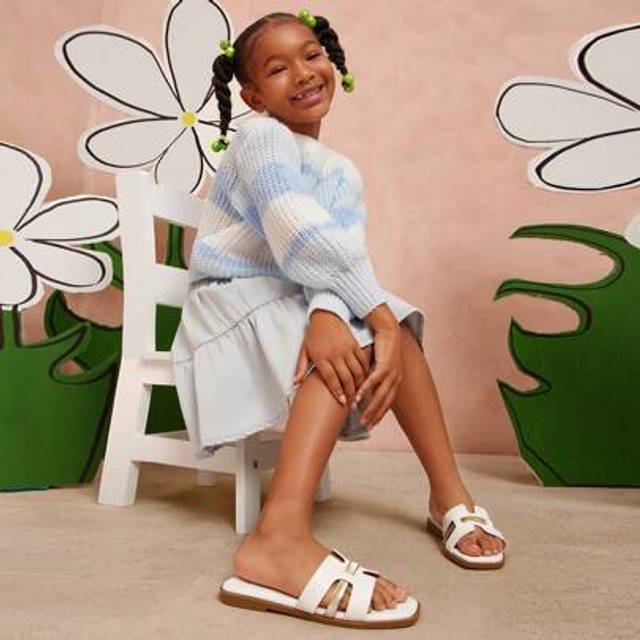SHEIN Kids&#39; Chic Metal Trim White Pu Architectural Sandals | Designer-Inspired Cutout Play-To-Pool Slides For Little Explorers