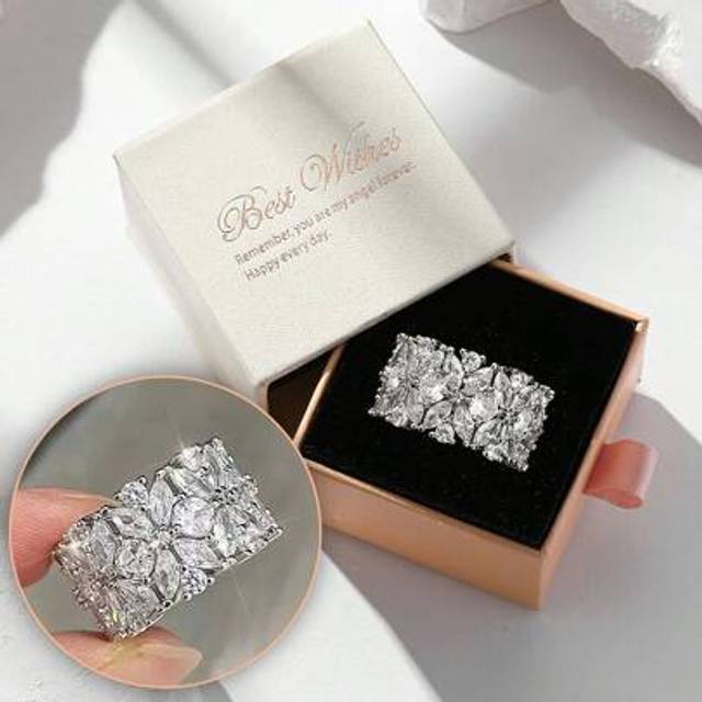 SHEIN Gift Box Design Luxurious Floral Cubic Zirconia Ring, White Gold Plated Copper, Suitable For Women Wedding, Engagement, Holiday Gifts