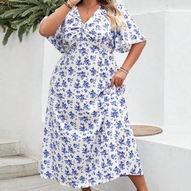 SHEIN Plus Size Women Boho Ditsy Floral Twist Front Short Sleeve Casual Vacation Dress, For Summer,Curve Plus ,Hoho Vacation,Sun Dresses For WomenbeachÂOut