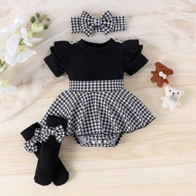 SHEIN 1pc Baby Girls&#39; Cute & Comfy Short Sleeve Patchwork Romper + Sock Set + Headband, Lightweight Summer Outfit