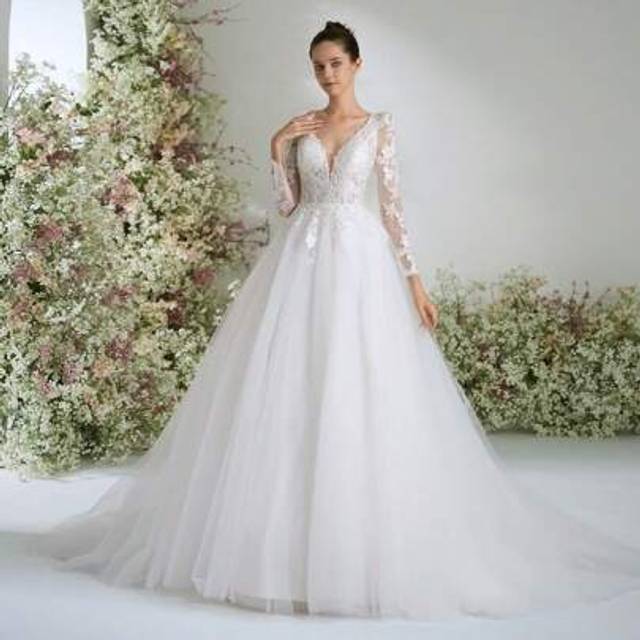 SHEIN Gorgeous Vintage Deep V-Neck Middle Eastern Style Floral Appliques Royal White Long Sleeve Wedding Dress,Bride