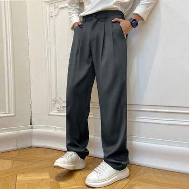 SHEIN Men&#39;s Casual Plain Color Folding Pleated Slanted Pocket Trousers