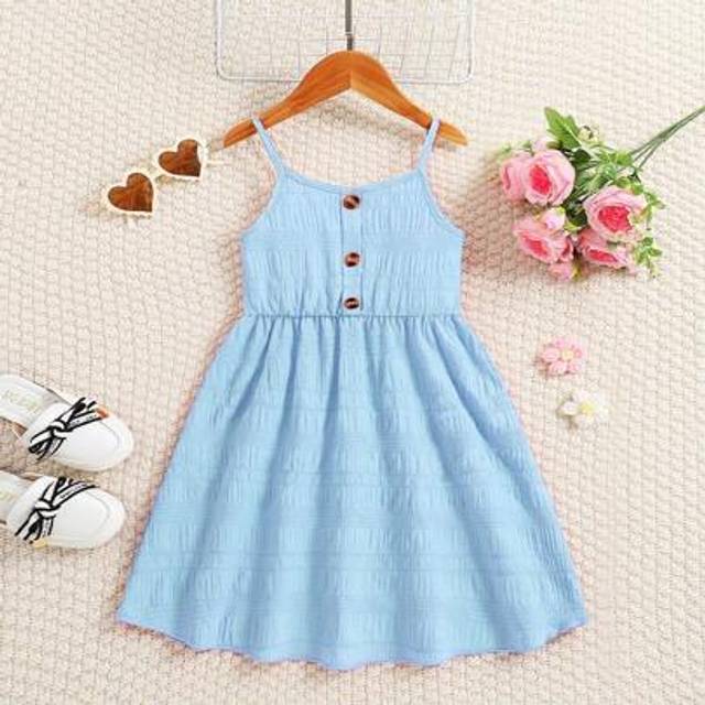 SHEIN Girls&#39; Summer Lightweight Outdoor Leisure Dress, Solid Color Knitted Jacquard Spaghetti Strap Decoration Button Off Shoulder Knee-Length Elegant Dress