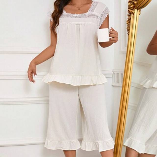 SHEIN Plus Size Lace Trim Bubble Crepe Top & Capri Pajama Set