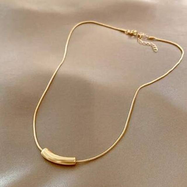 SHEIN 1 Minimalist Gold Smile Small Curved Tube Pendant Necklace