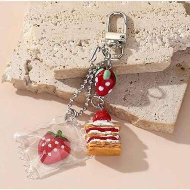 SHEIN 1pc Handmade Strawberry Cake Keychain Cute Fruit Bag Pendant Accessory Fashion Gift For Girlfriend Couple Best Friend Strawberry Accessories Keychain