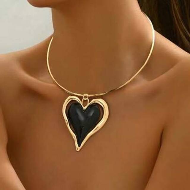 SHEIN 1pc Minimalist New Creative Mixed Gold And Black Heart Pendant Necklace, Personalized Stylish Choker