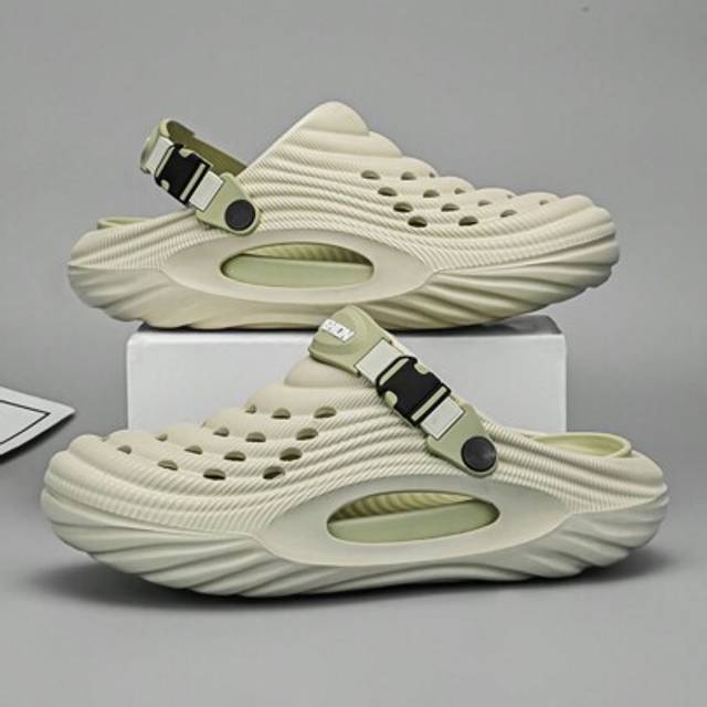 SHEIN Men&#39;s Summer Outdoor Sandals, Soft Thick Rubber Sole, Non-Slip, Closed Toe Beach Hiking Slides, Large Size Sports Sandals