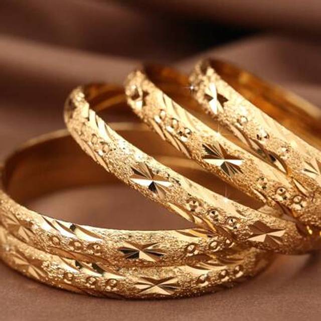 SHEIN 1/3/6pcs Traditional 24K Gold Plated Handmade Carving Starry Pattern Bangle Bracelet, Suitable For Women&#39;s Daily Wear And Gift, No Box