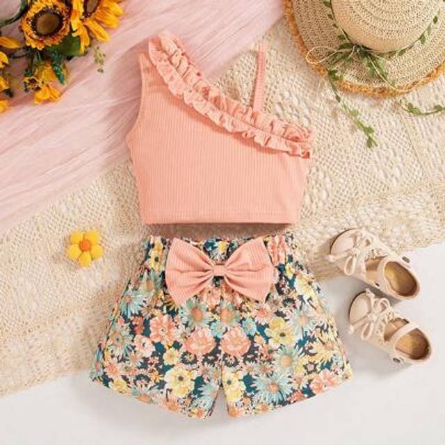 SHEIN Young Girls Sleeveless Ruffle Trim Cami Top + Sunflower All-Over Print Bow Shorts 2pcs Set