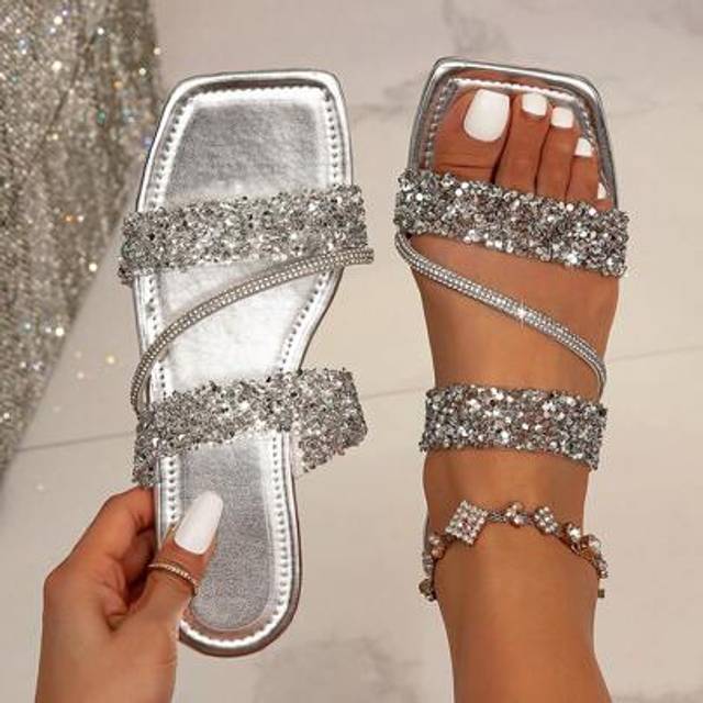 SHEIN Women&#39;s Strap Silver Flat Sandals, Fashionable & Versatile, Net Celebrity Style, Suitable For Vacation