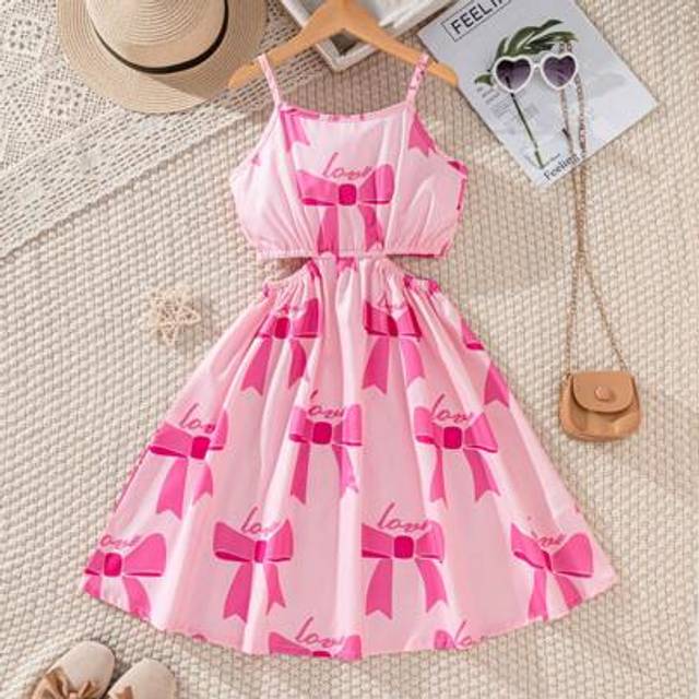 SHEIN Holiday,Summer,TravelTween Girls&#39; Letter & Bow Print Cutout Waist Cami Dress