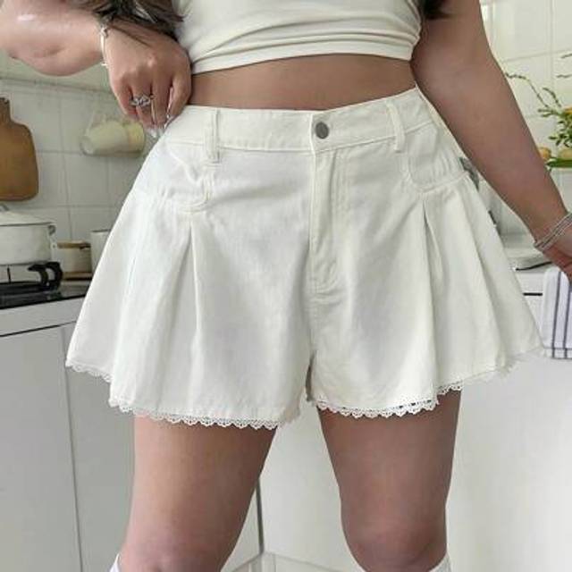 SHEIN White Oversized Denim Shorts Lacy Sweet Skirt Pants Summer Shorts Sweetheart Outfit