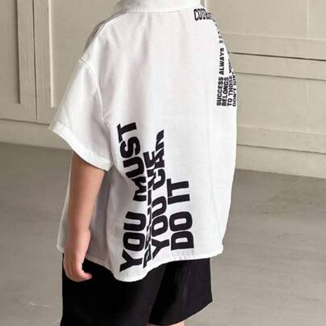 SHEIN 2pcs/Set Baby Boy Summer Cute Street Letter Pattern White Short Sleeve Shirt & Elastic Waist Black Shorts Set