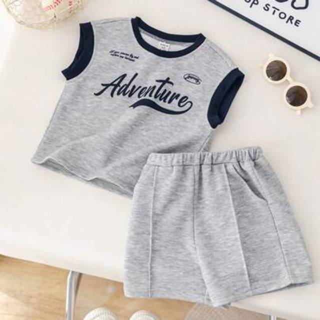 SHEIN 2pcs/Set Baby Boy Comfortable Casual Versatile Korean Style Fashion Color Block Letter Print Sleeveless Tank Top T-Shirt And Shorts Set, Suitable For