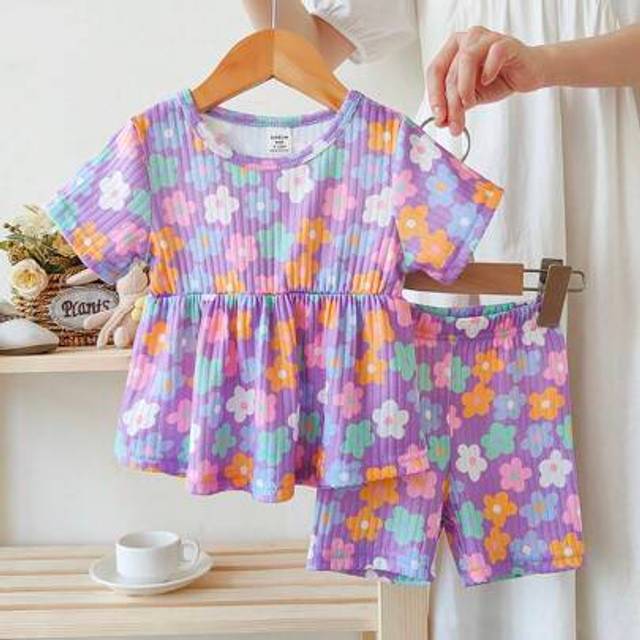 SHEIN 2pcs Baby Girl Toddler/Newborn 0-3Y Casual Home & Outdoor Cute Dopamine Flower Print Ribbed Knit Short Sleeve T-Shirt And Shorts Set, Spring/Summer In