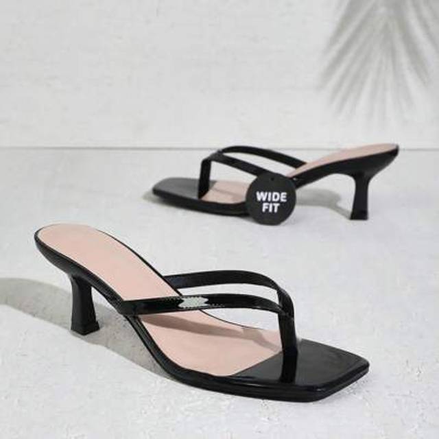 SHEIN Wide FitÂ Women&#39;s Square Toe Kitten Heel Strappy Thong Glossy Patent Black Sandals -Plus Size Comfort, Chic, Spring Shoes Spring Break Easter Mother&#39;
