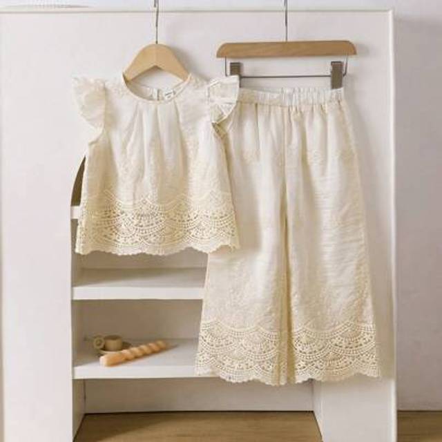 SHEIN 2pcs/Set Young Girl Vacation Casual Solid Embroidery Blouse And Pants Set