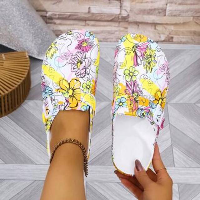 SHEIN Women&#39;s Fashion Nurse Cap Clogs, Chrysanthemum Print, EVA Flat Slip-On Slippers, Non-Slip Wear-Resistant Work Shoes For Doctors/Nurses/Labs