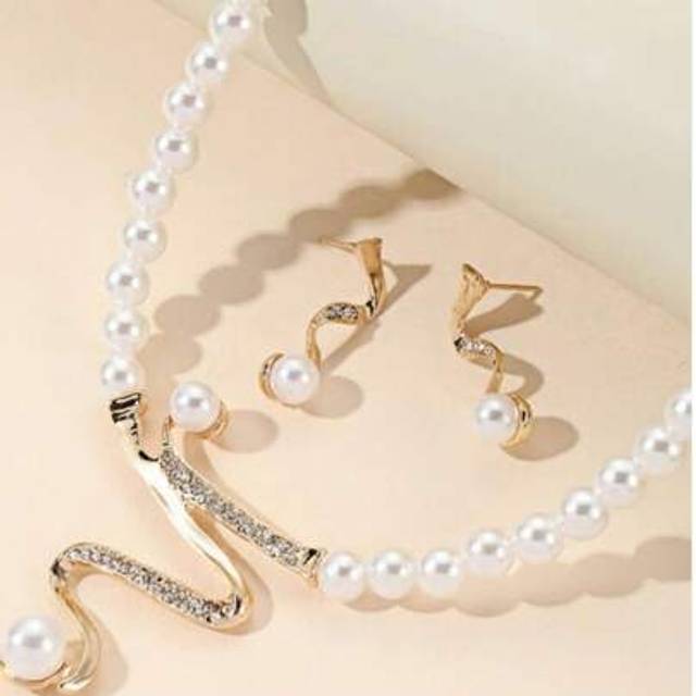 SHEIN Imitation Fresh Water Pearl Necklace, Fashion Pearl With Crystal Necklace, Earrings And Pendant 3-Piece Jewelry Set, Suitable For Daily Wear And As Gi