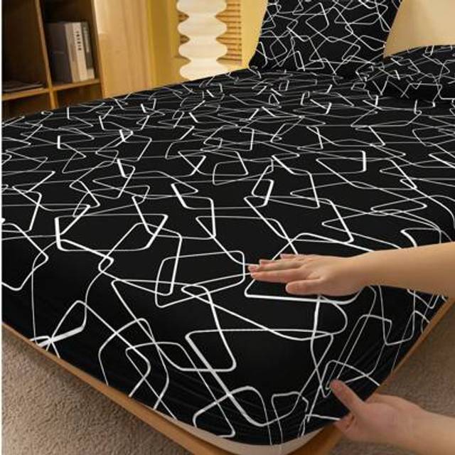 SHEIN 1pc Bed Sheet, Bedding, Fitted Sheet, Mattress Cover, Skin-Friendly Soft And Comfortable Mattress Protector, Valentine Day Gift Fitted Sheet, Cartoon