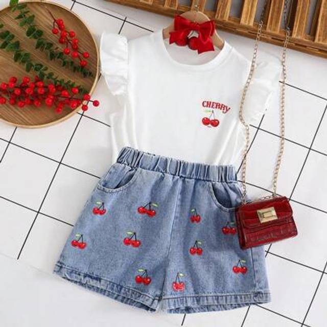 SHEIN 2pcs Girls Cherry Print Butterfly Sleeve T-Shirt & Denim Pattern Shorts Set