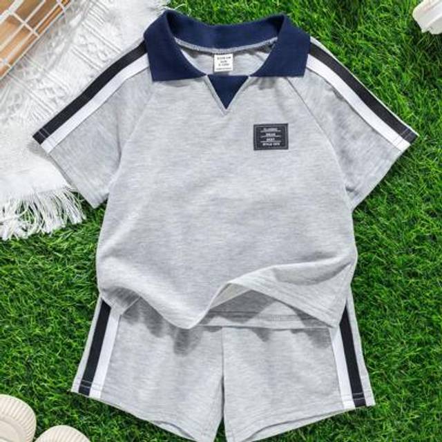 SHEIN 2pcs/Set Baby Boys/Girls Casual Sports Daily Wear Loose Fit Gray Polo Collar T-Shirt And Elastic Waist Shorts Set, Suitable For Spring & Summer Wear