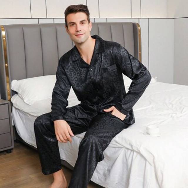 SHEIN Men&#39;s Satin Pajama Set Long Pants Silk Button Style Long Sleeved Cardigan Top Spring And Autumn Jacquard Leopard Print Comfortable And Soft Two Pieces