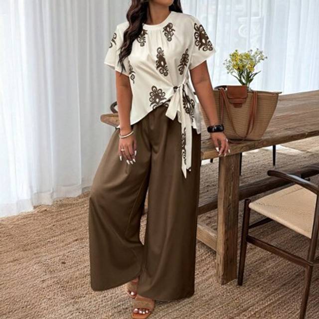 SHEIN 2pcs Plus Size Women Casual Random Printed Short Sleeve Knotted Side Blouse And Wide Leg Pants Set
