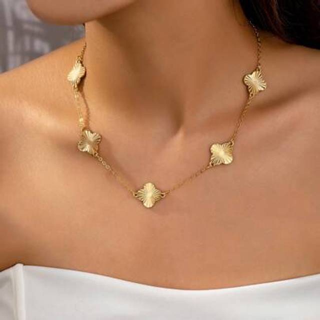 SHEIN 1pc Hollow Floral Metal Necklace, Geometric Four-Leaf Clover Pendant, Suitable For Summer, Back To School, Halloween Party