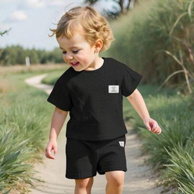 SHEIN 2pcs Infant Toddler Baby Boys/Girls Summer Black Textured Knitting Crew Neck Short Sleeve Top And Elastic Waist Shorts Set