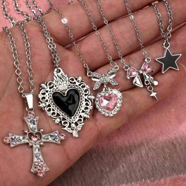 SHEIN 5pcs Y2K Crystal Butterfly, Heart, Cross, Rhinestone Butterfly, Heart, Star, Butterfly Pendant Necklace Set, Fashionable Kpop Style Sparkling Clavicle