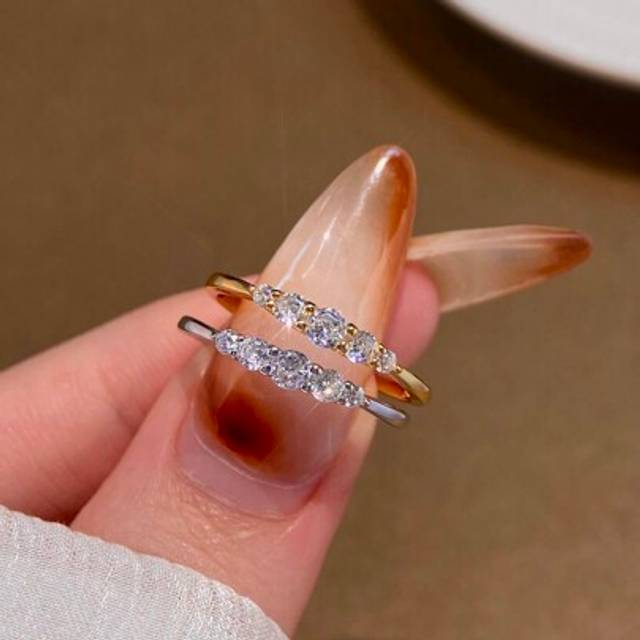 SHEIN 1 Pc Engagement Wedding Ring With 5 Sparkling Moissan Diamonds S925 Sterling Silver Romantic Elegant Women&#39;s Wedding Band Bridal Jewellery Gift
