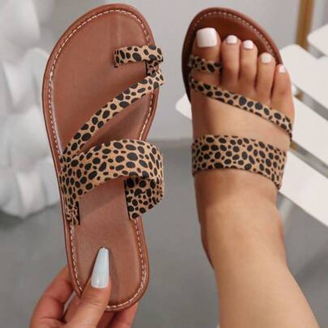 SHEIN Wide Fit Plus Size Women Casual Peep-Toe Leopard Print Flat Slide Sandals, Comfortable Simple Round Toe Slip-On Beach Slippers, Summer
